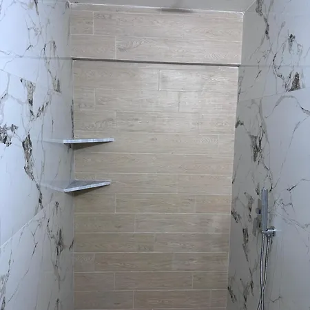 مكان تخييم Nashos Himare Fshat