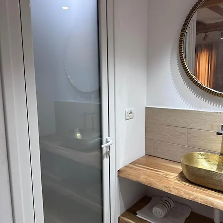 Nashos Kemp Himare Fshat