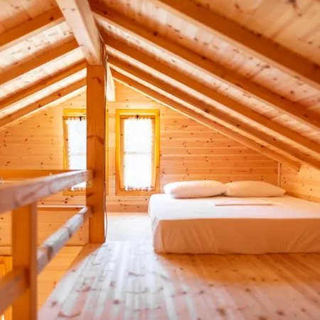 Nashos 3* Himare Fshat