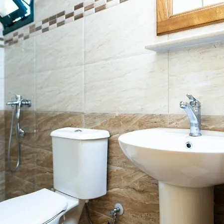 Nashos مكان تخييم Himare Fshat