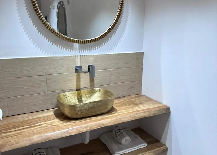 Nashos 3* Himare Fshat