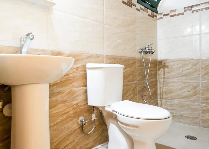 Nashos Campsite Himare Fshat